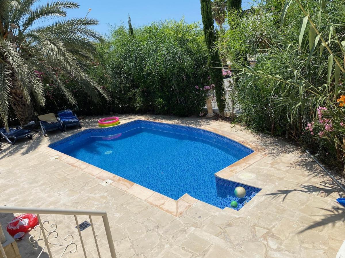 Villa Neyla Four Bedroom Coral Bay Beach Front Extérieur photo