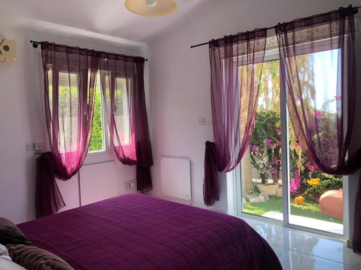 Villa Neyla Four Bedroom Coral Bay Beach Front Extérieur photo