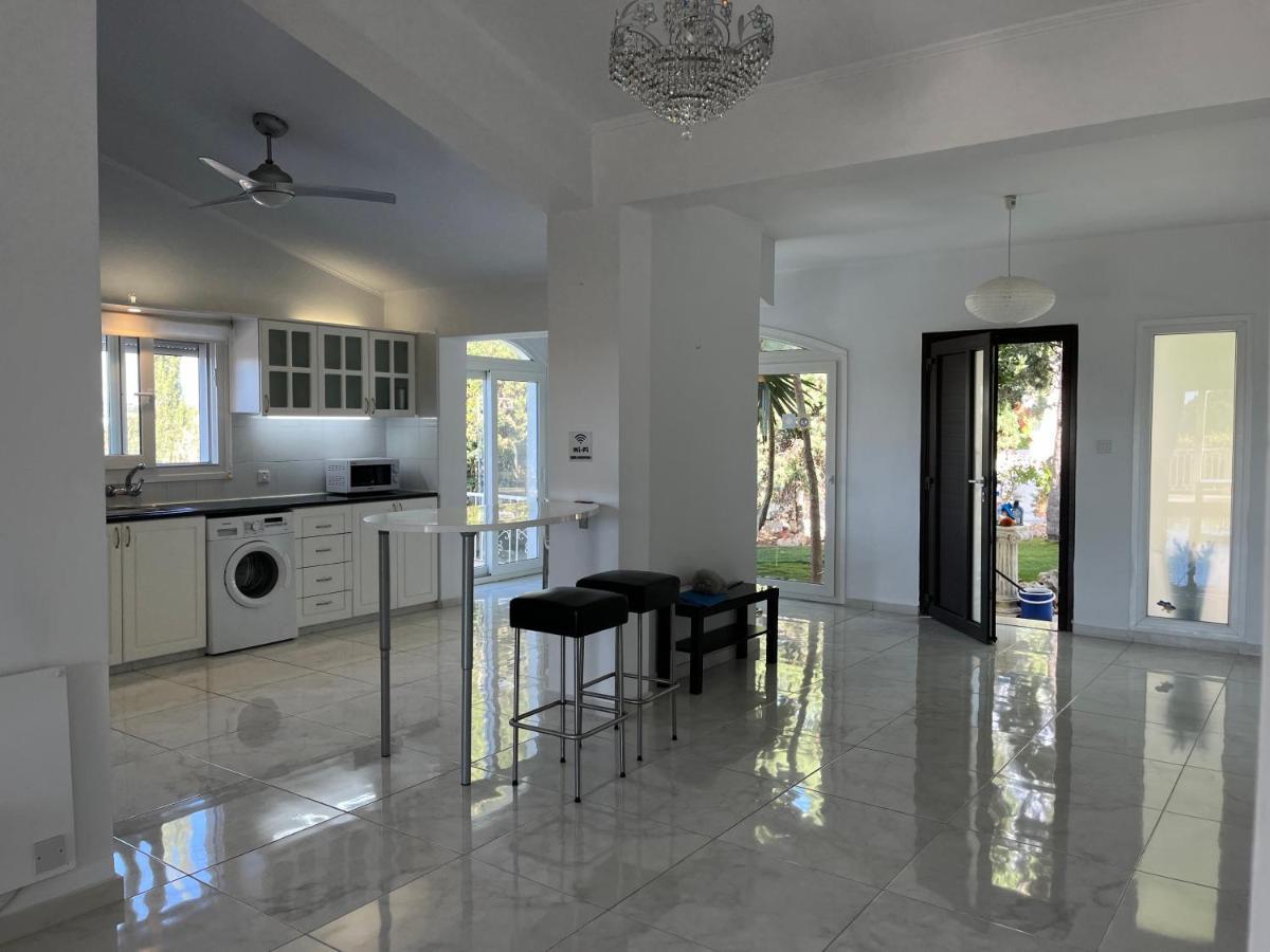 Villa Neyla Four Bedroom Coral Bay Beach Front Extérieur photo