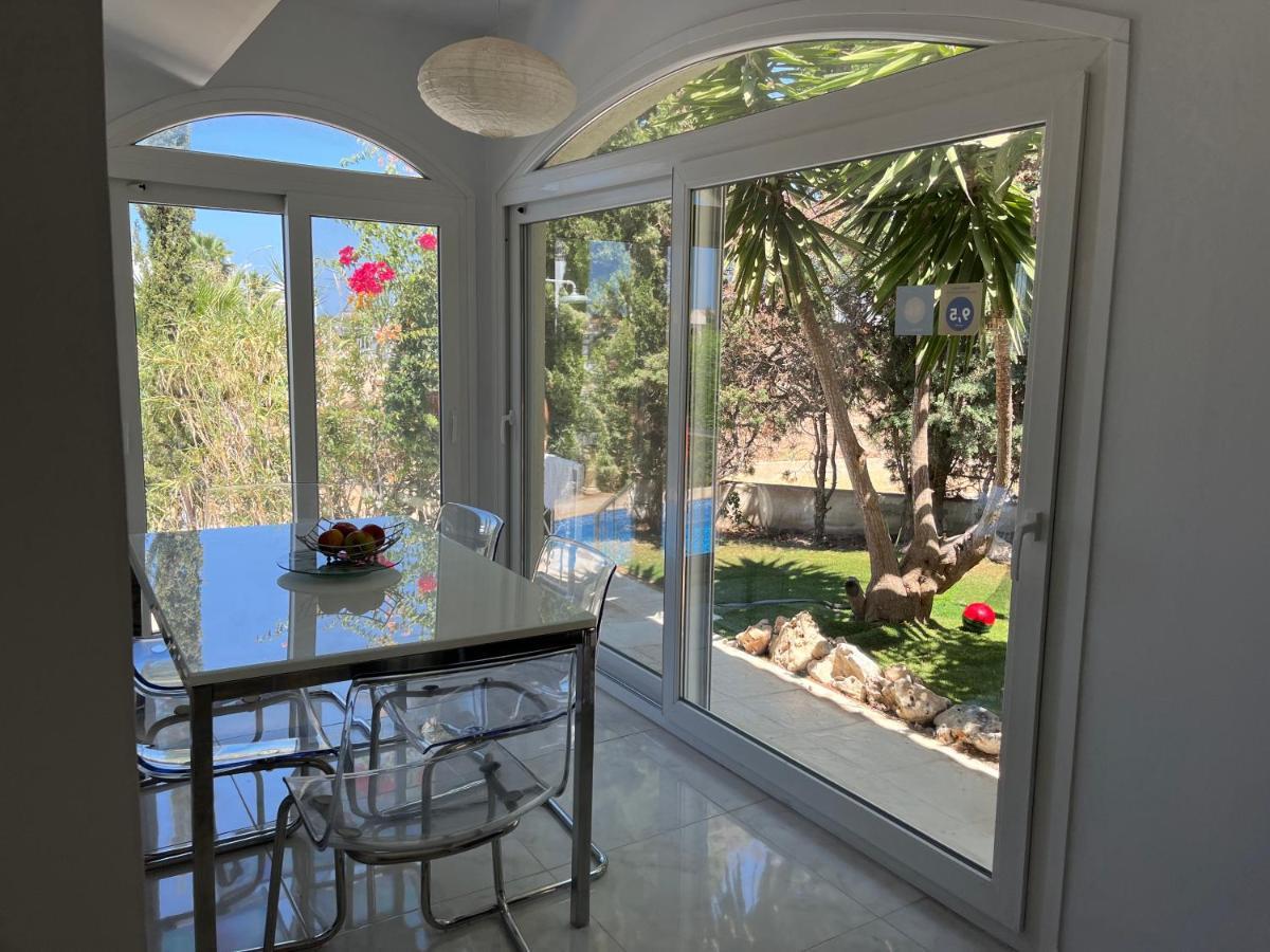 Villa Neyla Four Bedroom Coral Bay Beach Front Extérieur photo