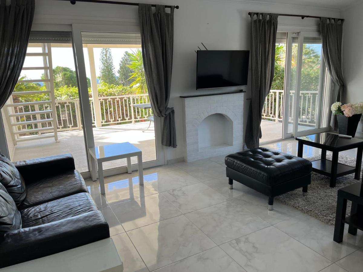 Villa Neyla Four Bedroom Coral Bay Beach Front Extérieur photo