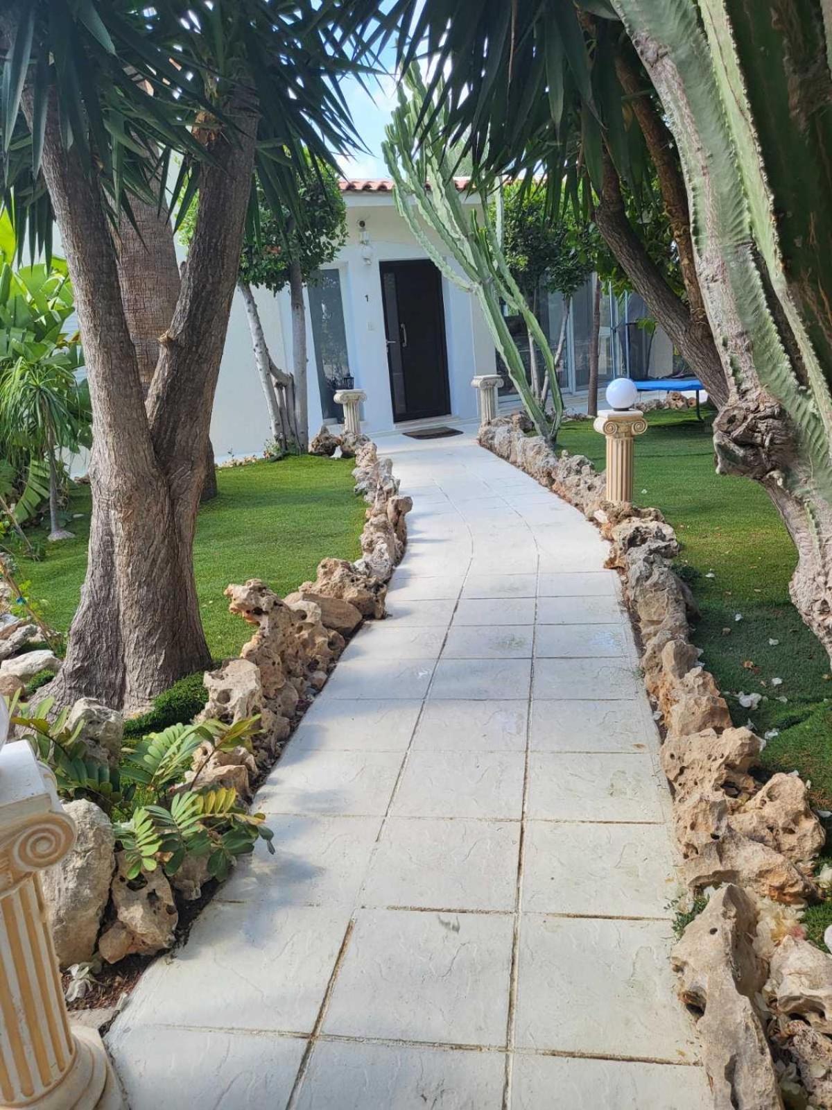 Villa Neyla Four Bedroom Coral Bay Beach Front Extérieur photo